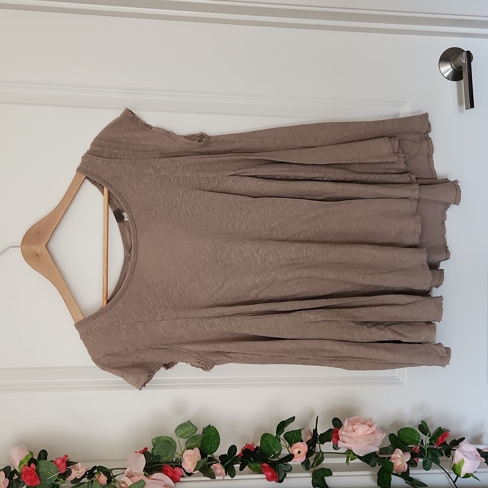 We the Free tunic top cap sleeves medium keyhole tan Free People